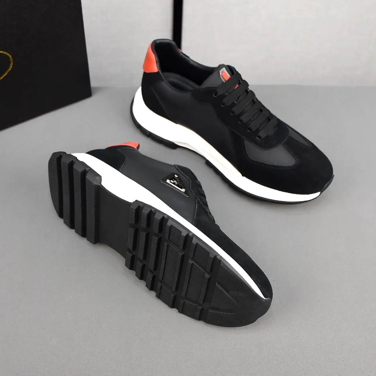 PP500🍒🍒🍒【PRADA】The upper is made of first-layer cowhide, sheepskin lining, and ultra-light soft elastic PU outsole. Men's size 38-44 (just choose according to your usual wearing size).